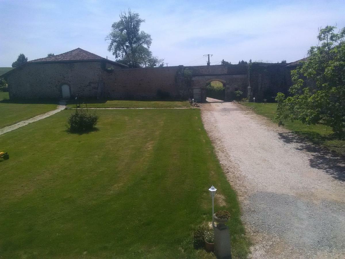 Pierre Deluen Domaine De La Grange De Quaire Bed and Breakfast Chassenon Εξωτερικό φωτογραφία