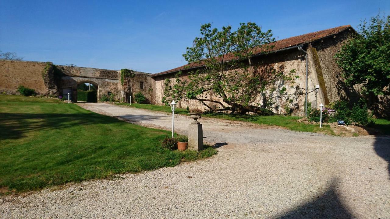 Pierre Deluen Domaine De La Grange De Quaire Bed and Breakfast Chassenon Εξωτερικό φωτογραφία