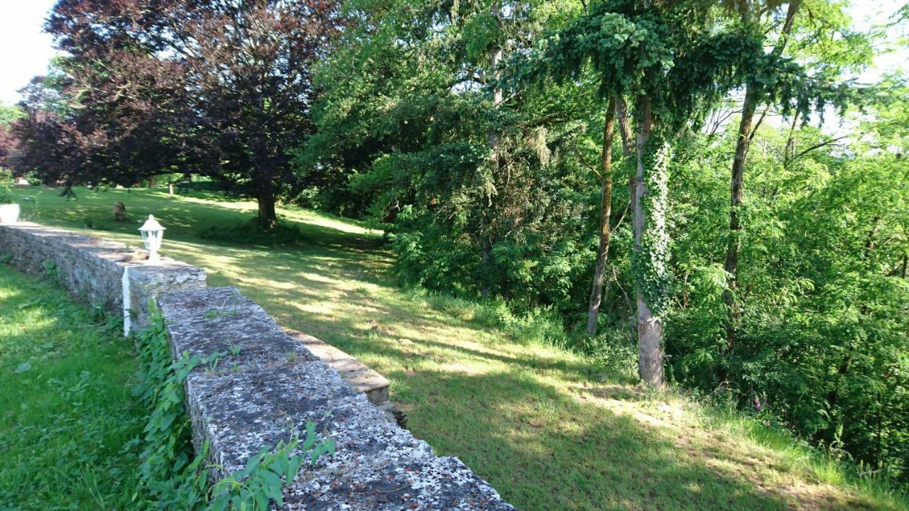 Pierre Deluen Domaine De La Grange De Quaire Bed and Breakfast Chassenon Εξωτερικό φωτογραφία